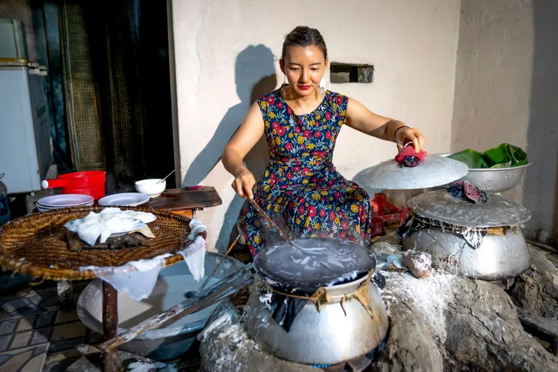 Bánh Dập Cua Miền Trung: Khi Đôi Tay Mẹ Và Ký Ức Vượt Đại Dương