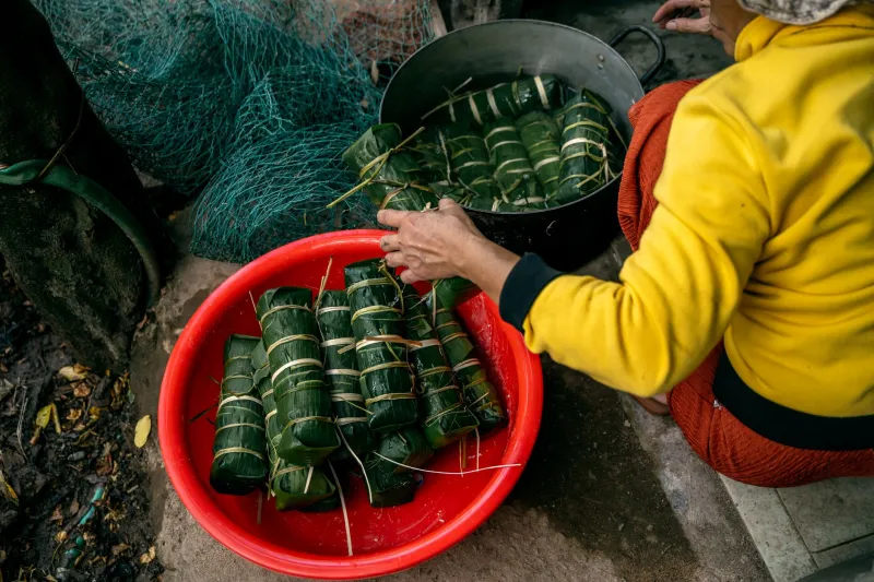 Cơm Lam Giữa Lòng Nước Mỹ: Hương Tre Nứa Và Nỗi Nhớ Rừng Không Bao Giờ Tắt