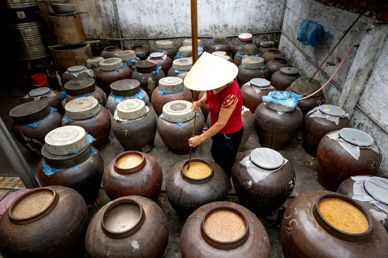 Tự Ủ Nước Mắm Cá Cơm Tại Nhà Ở Mỹ: Thực Tế, Thách Thức Và Những Điều Cần Biết Trước Khi Bắt Đầu